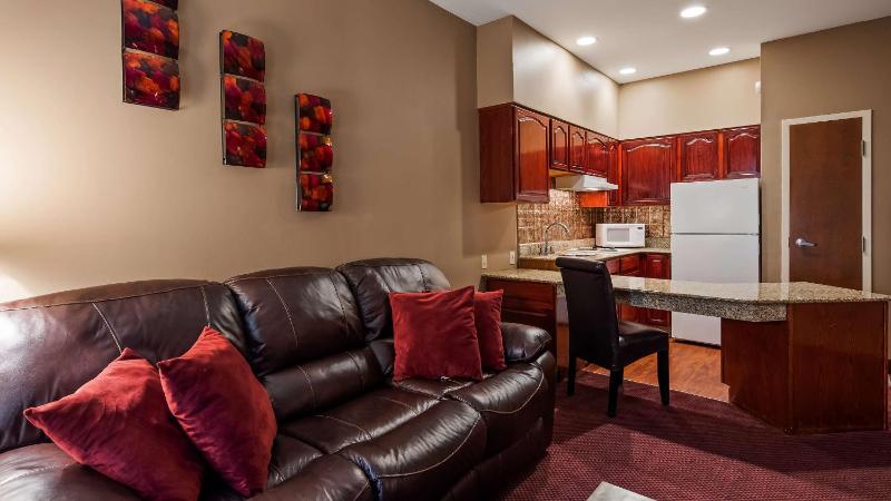 King Suite - Non-Smoking image 4