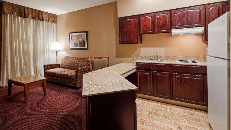 King Suite with Sofa and Kitchen - Non-Smoking image 3