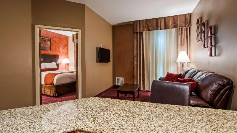 King Suite with Sofa and Kitchen - Non-Smoking image 2