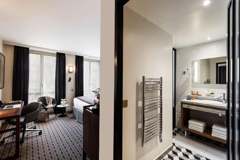 Deluxe King Room with King Bed - Non-Smoking image 2
