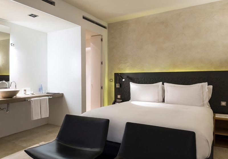 Superior Double or Twin Room image 3