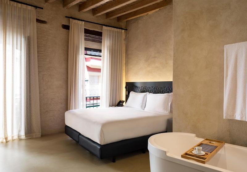 Grand Deluxe Double Room image 1