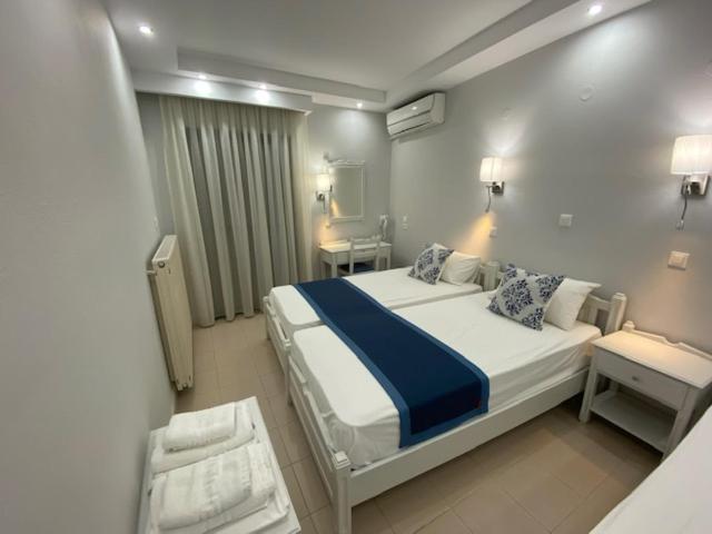 Double or Twin Room image 3