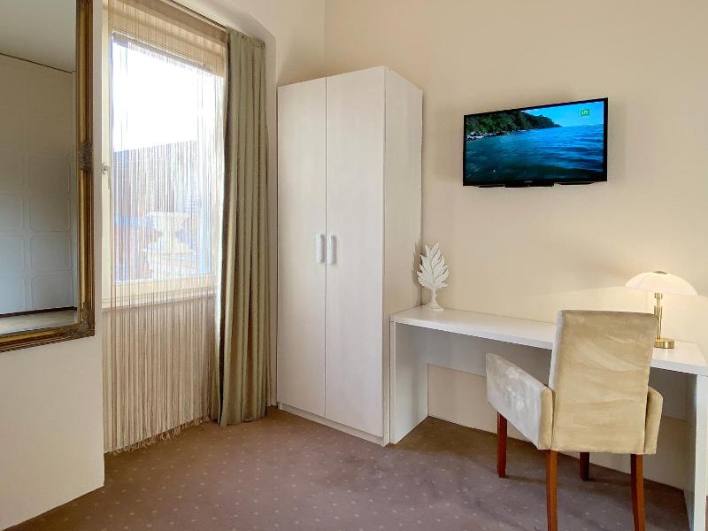 Comfort Twin Room image 4