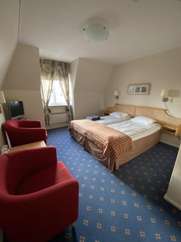 Double or Twin Room image 2