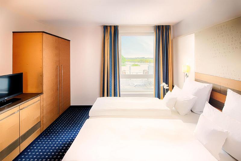 Deluxe Suite with River View image 1