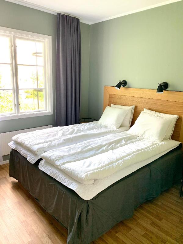 Double Room with Shared Bathroom image 2