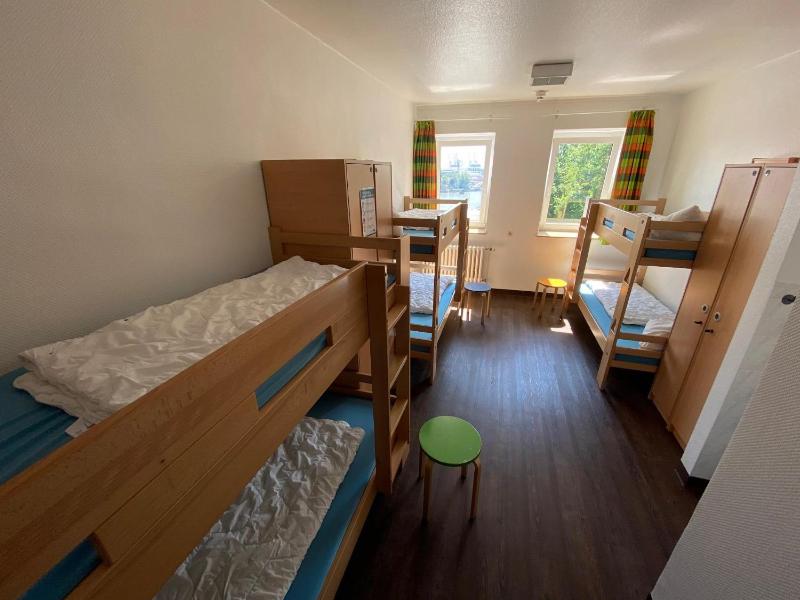 6-Bed Mixed Dormitory Room image 2