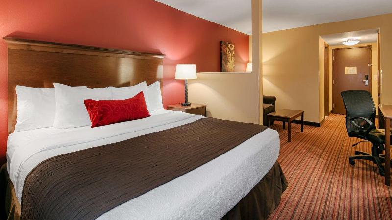 King Room with Walk-in Shower - Disability Access image 3