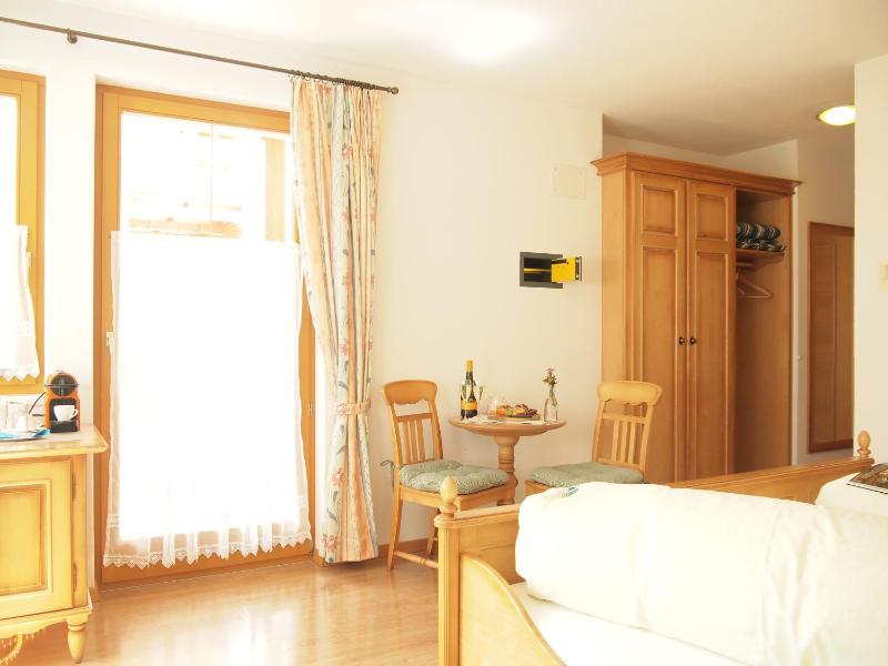 Large Double Room with Balcony image 4
