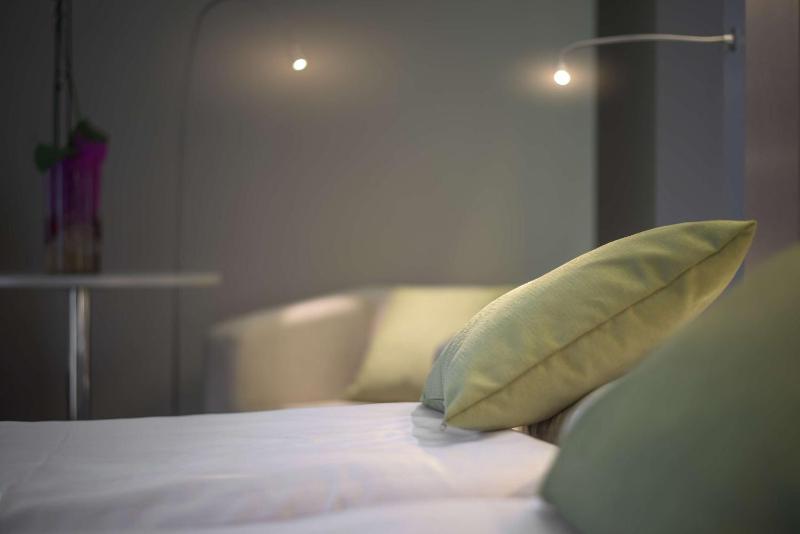 Twin Room with Two Single Beds - Non-Smoking image 4