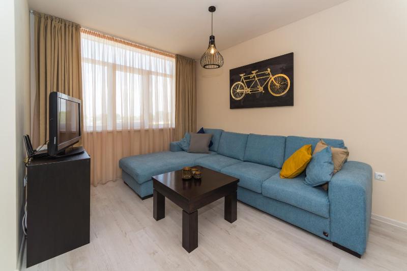Alma Apartment - Stylish 1BD Flat with Balcony Images
