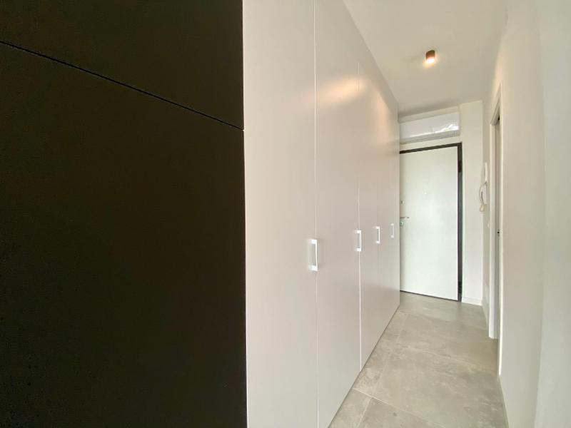 International - image 3