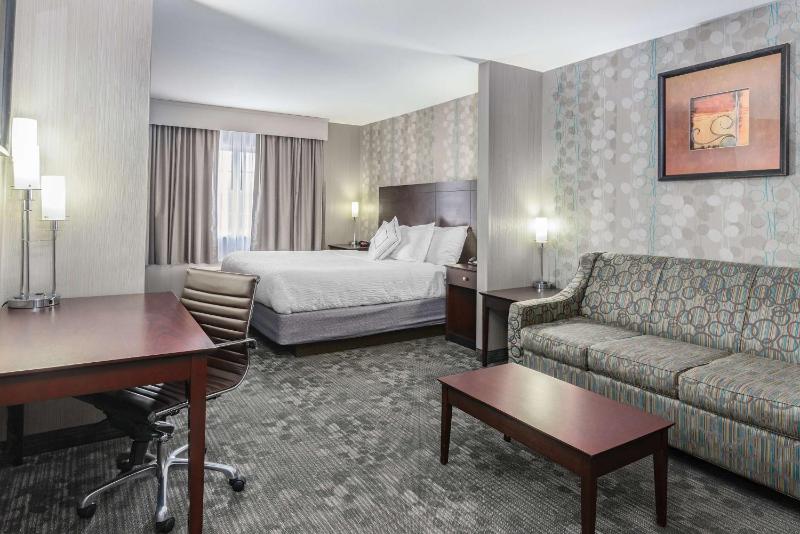 King Room with Sofa Bed - Non-Smoking image 3