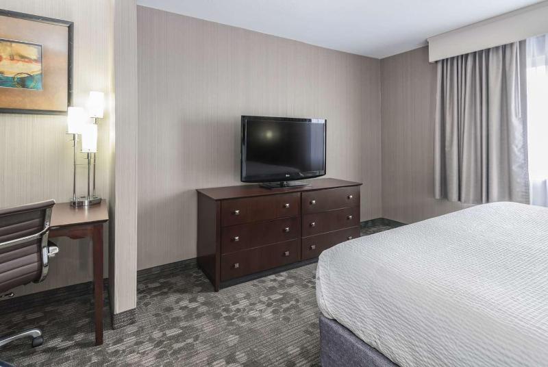 King Room with Sofa Bed - Non-Smoking image 2