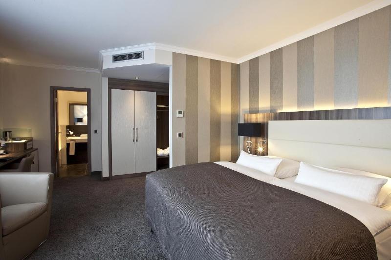 Premium Plus Double Room with 1 Double Bed image 2
