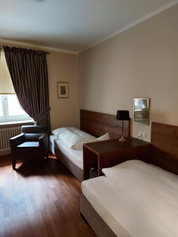Double Room image 4