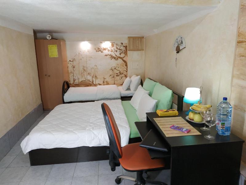 Double Room without Window image 2