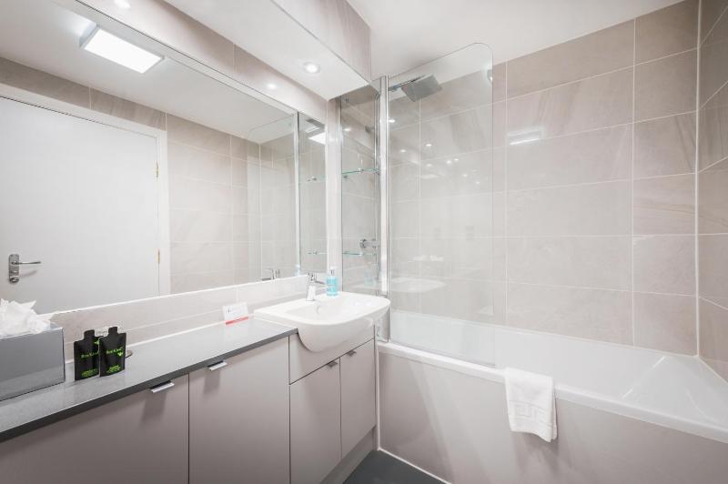 Comfort One Bedroom Apartment image 3