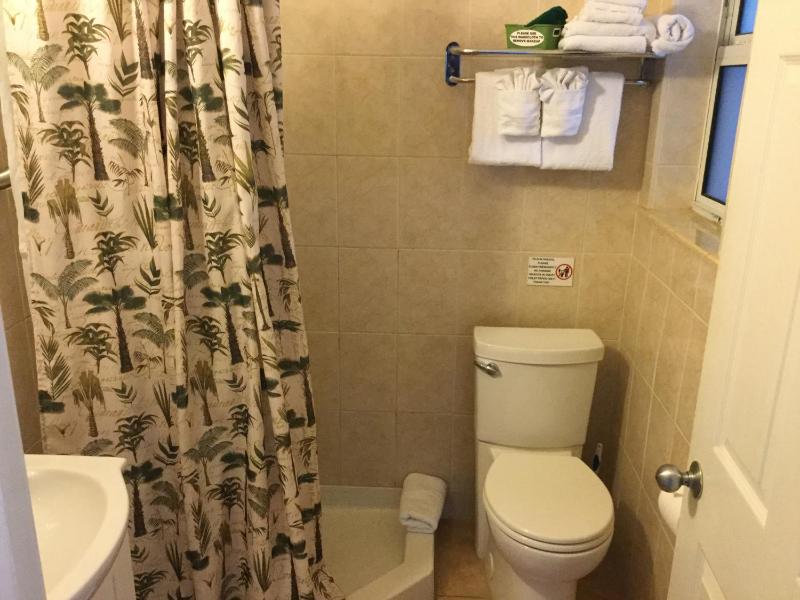 Breakaway Inn Guest House - image 39