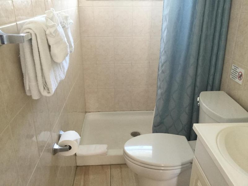 Breakaway Inn Guest House - image 25