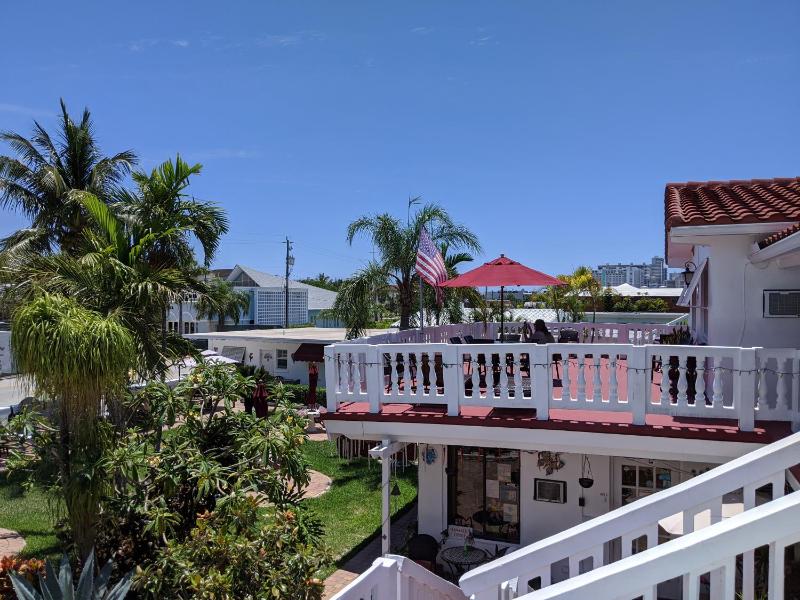 Breakaway Inn Guest House - image 13