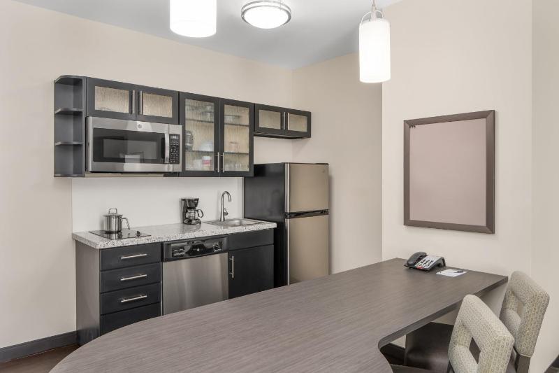 One-Bedroom King Suite image 4