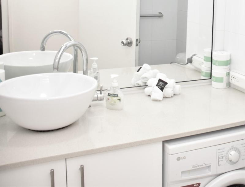 One-Bedroom Apartment with City View image 3