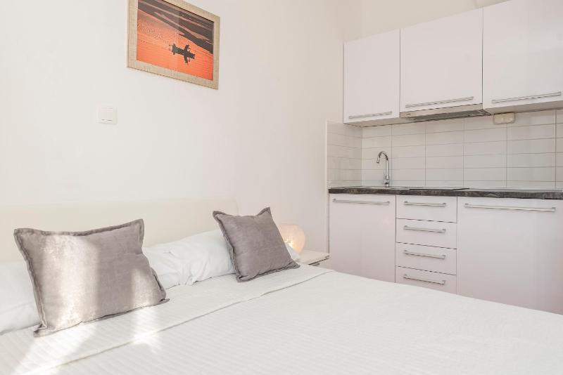 Enna house with private jacuzzi - image 12