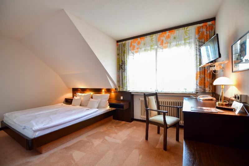 Double Room image 4