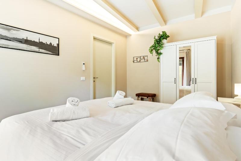 One-Bedroom Apartment image 2