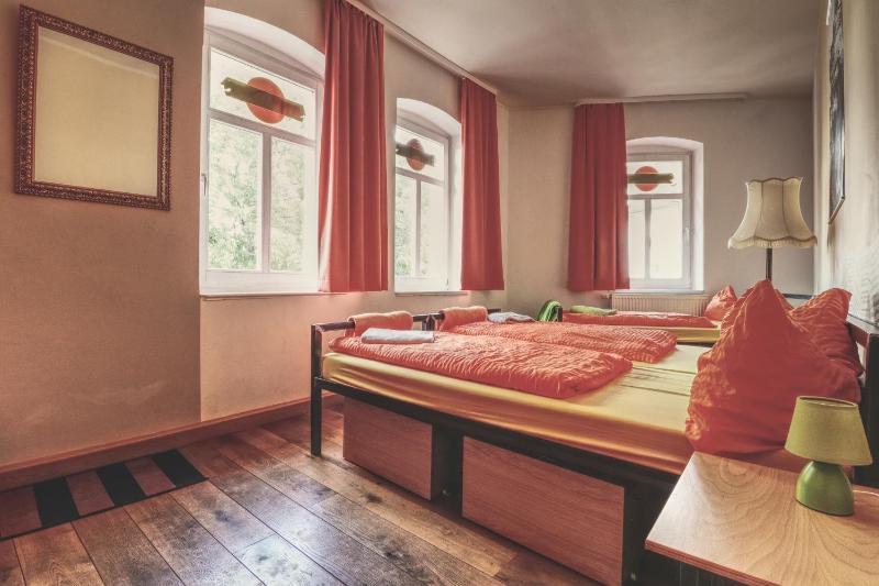 Triple Room with Shared Bathroom image 3
