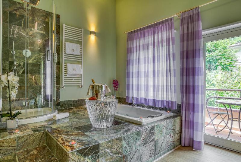 Suite with Spa Access image 4
