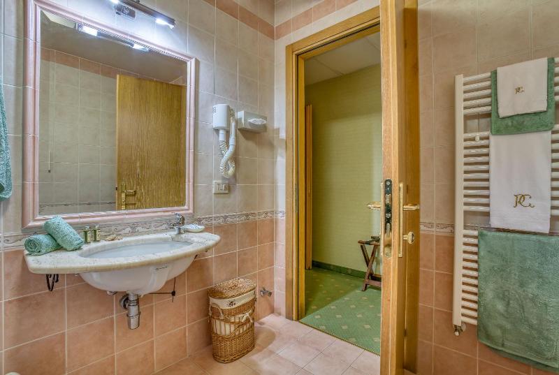 Double Room image 2