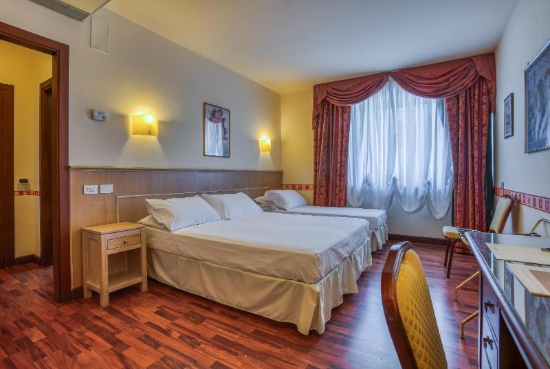 Triple Room image 1