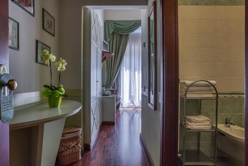Comfort Quadruple Room image 1