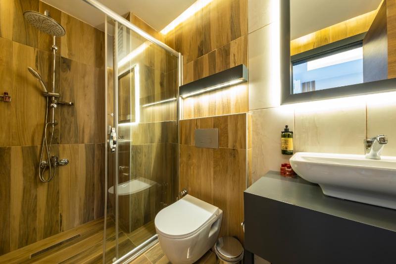 Triple Room with City View image 1