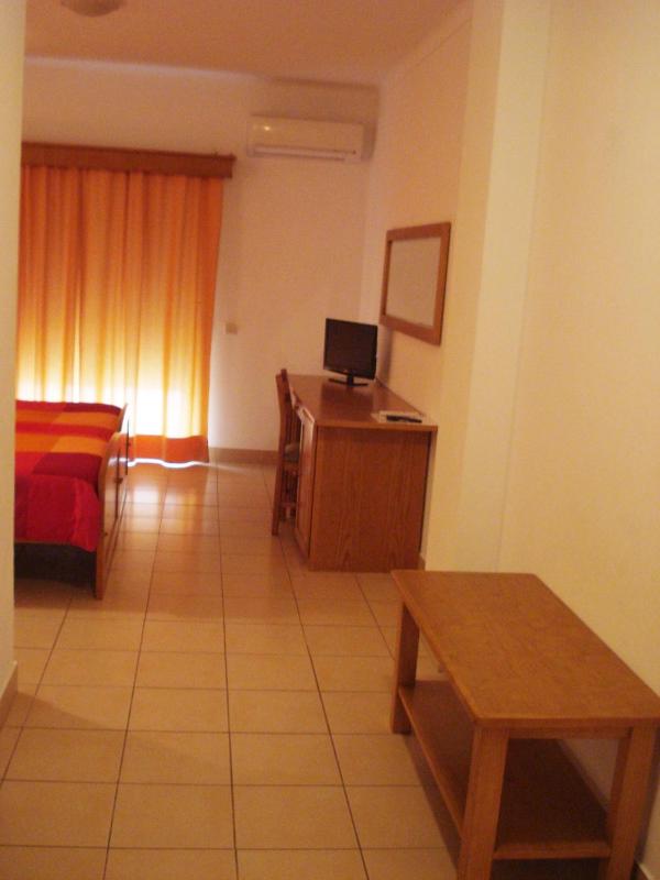 Double Room with Balcony image 4