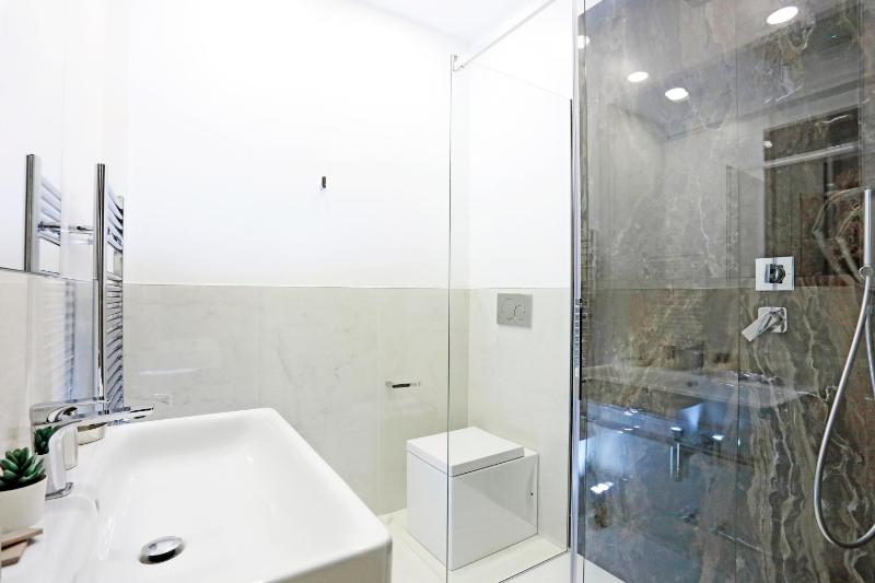 Double or Twin Room image 4