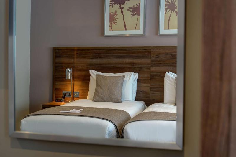 Standard Twin Room image 1