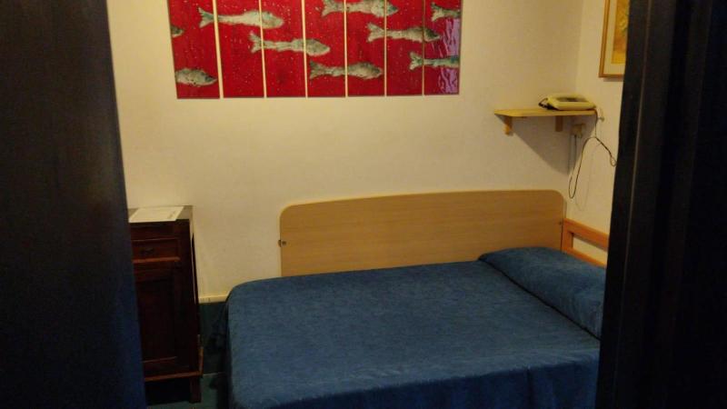 Single Room image 3