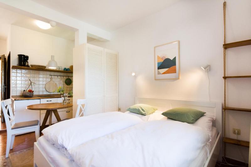 Studio with Sea View image 2
