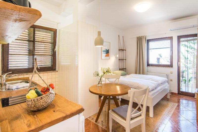 Studio with Sea View image 1