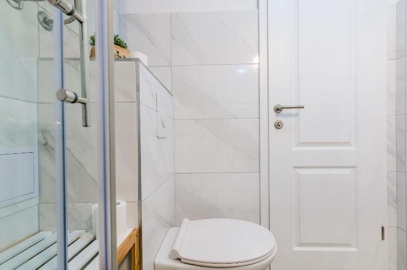 Comfort One Bedroom Apartment with Terrace and Sea View image 4