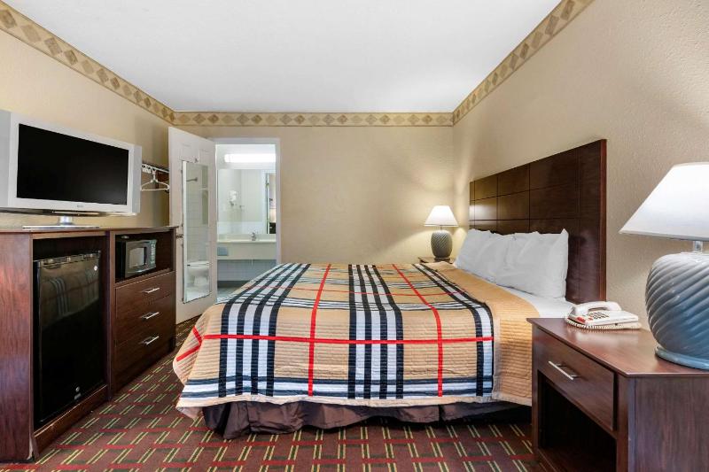King Room - Non-Smoking image 2