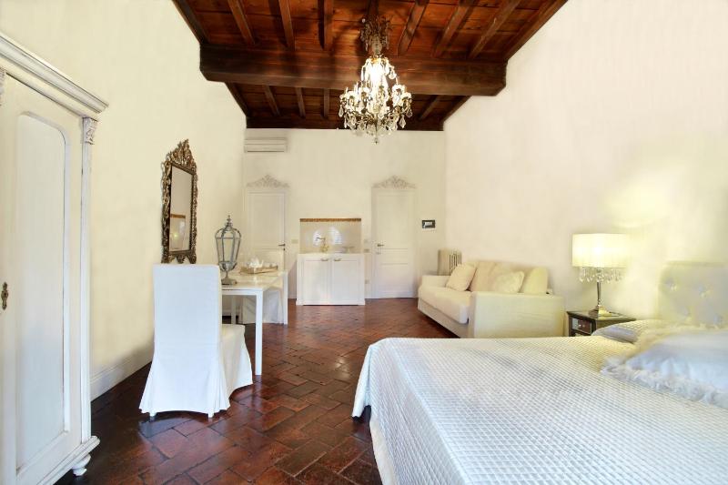 Superior Double Room image 3