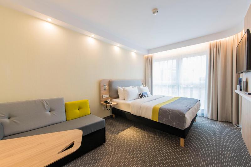 Standard Double Room with Sofa Bed image 1