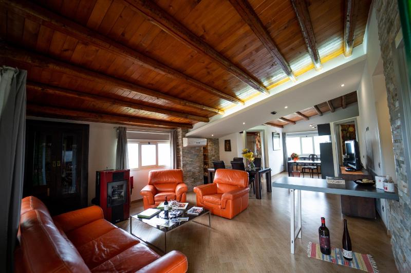 One-Bedroom Apartment image 1