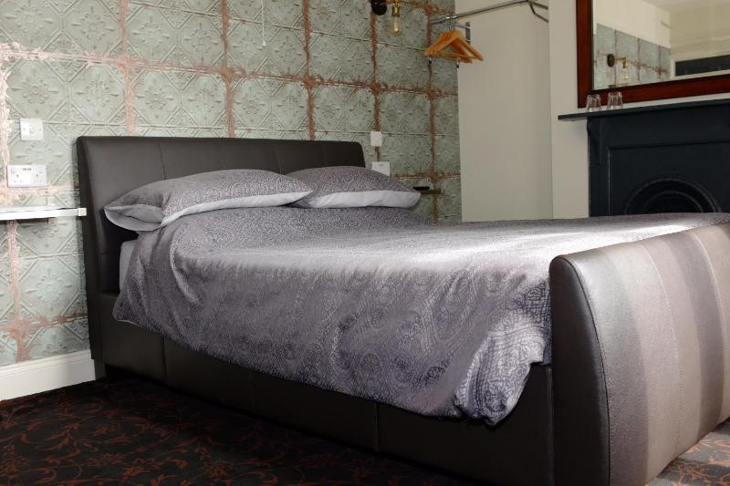Standard Double Room image 3