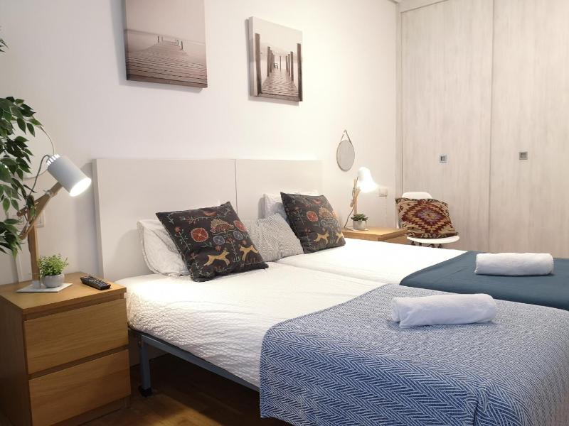Apartamento Amplio y Central a pie de Playa la Concha - image 18